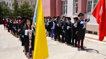 Kazanlı Öğrenciler 49 Yıl Sonra Mezuniyet Heyecanı Yaşadı