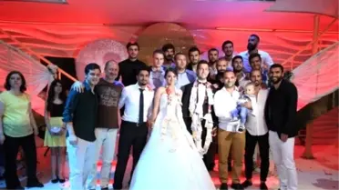 Damada Futbolcu Arkadaşlarından 5 TL Şakası