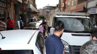 Çift Taraflı Park Trafiği Kilitledi