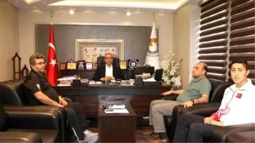 Dünya Şampiyonu Yıldırım Oğuz, Başkan Demirkol'u Ziyaret Etti