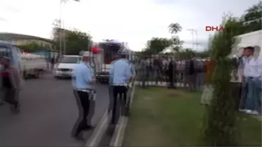 Elazığ'da Karşı Yöne Geçen Pikap, 2 Araca Çarptı 6 Yaralı