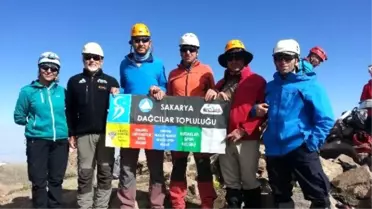 Sakaryalı Dağcılar Hasandağı Zirvesinde