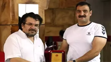 Karate Camiasına Teşekkür Plaketi
