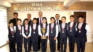 Şampiyon Öğrencilerden Altınsoy'a Ziyaret