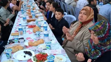 Cami Cemeatinden Bin Kişilik İftar