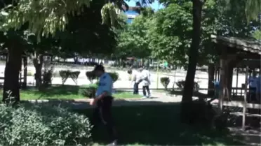 Parkta Erkek Cesedi Bulundu