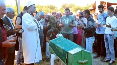 Trafik Kazasında Ölen Öğrenci Toprağa Verildi