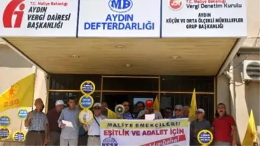 Aydın'da Büro Çalışanlarından Ücret Dağılımı Eylemi