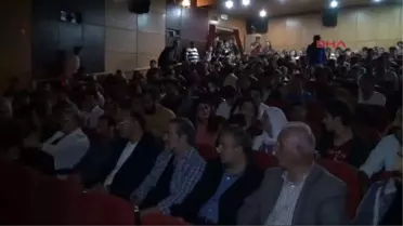 Hakkari Valisi Toprak Tiyatro Oyununu İzledi