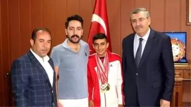 Başarılı Sporcudan Müdür Dursun'a Ziyaret