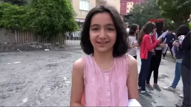 Hakkari'de Öğrencilerin Karne Sevinci