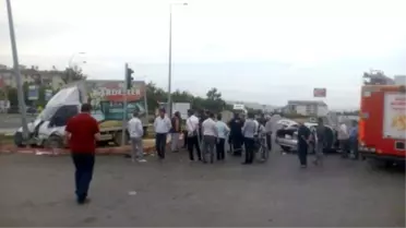 Elazığ'da Kamyonet ile Otomobil Çarpıştı: 5 Yaralı