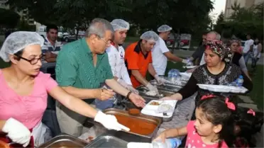 Döşemealtı Belediyesi İftar Sofrasını TOKİ Konutlarında Kurdu