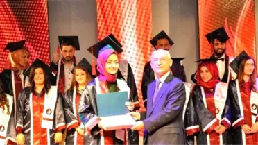 Fizik Tedavi ve Rehabilitasyon Yüksekokulu'nda Mezuniyet Sevinci