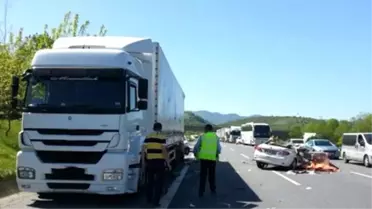 Sivas'ta TIR ile Otomobil Çarpıştı: 2 Ölü, 3 Yaralı