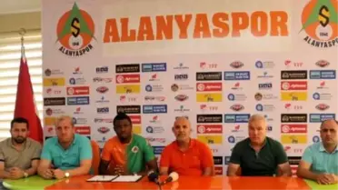 Alanyaspor Sağ Bek Akeem Latifu ile Sözleşme İmzaladı