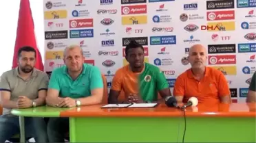 Alanyaspor, Sağ Bek Akeem Latifu'ya İmzayı Attırdı