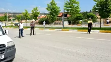 Arazisinden Geçen 40 Metrelik Yolu Tel Örgüyle Kapattı