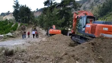 Kaş'ın Grup Yolları Asfalta Kavuşuyor