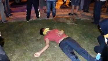 Otomobil, Su Tankerine Çarptı: 3'ü Ağır, 4 Yaralı