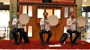 Piazza'da Nefes Kesen Sema Gösterisi