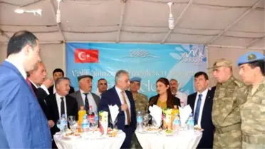 Hakkari Valiliği'ndeki Bayramlaşmaya Dbp'li Belediye Eşbaşkan da Katıldı