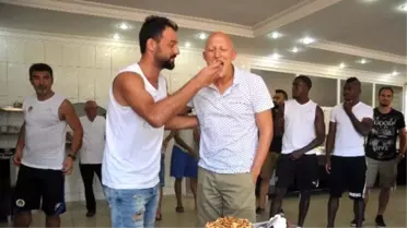 Alanyasporlu Sezer Özmen'e Doğum Günü Sürprizi