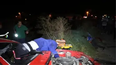 Otomobil Yolda Kenarında Duran TIR'a Çarptı: 4 Ölü, 1 Yaralı
