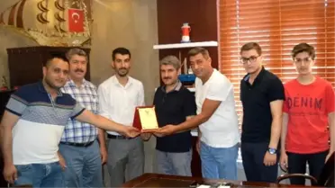 Besni İdman Yurdu Spor'dan Reşit Alkan'a Plaket