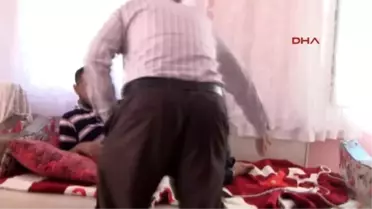 Bursa Akıl Hastası Emre'yi Babası Bağlayıp Zaptediyor