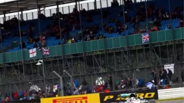 Hamilton, Evinde Kazandı