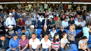 Vali Arslantaş, Kemah'ta Kererspor ile Dedekspor Karşılaşmasını İzledi
