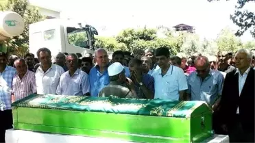 Gazeteci Özcan Aladağ'ın Babası Toprağa Verildi