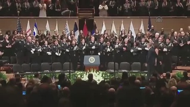 Obama, Dallas'ta Öldürülen Polisler İçin Gözyaşı Döktü