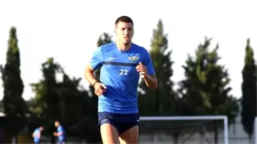 Akhisar Belediyespor, 2 Oyuncuyu Kadrodan Çıkardı