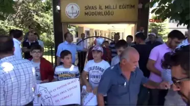 Sivas'ta Okulların Birleştirilmesi Kararı Protesto Edildi