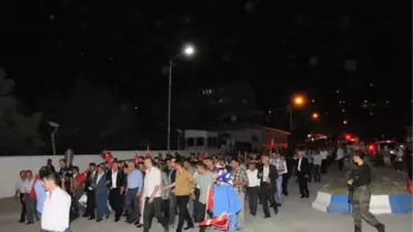 Hakkari'de 2 Bin Kişi Darbeye Karşı Yürüdü