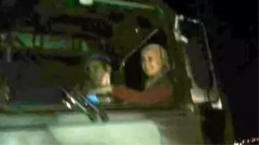 Komandoların Aracına Çıkan Kadın Direksiyonu Bırakmadı