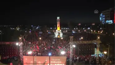 İzmirliler Fetö Darbe Girişimini Protesto Etti