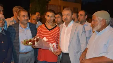 Birecik'in Kahramanına Vatandaşlardan Sevgi Seli