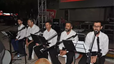 Cumhuriyet Meydanında Demokrasi Nöbeti Sürüyor