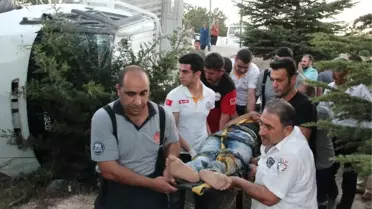 Elazığ'da Devrilen Kamyonette Sıkışan Sürücü Kurtarıldı