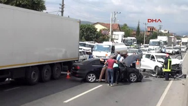 Kocaeli - Cip Otomobile Çarptı 3 Yaralı