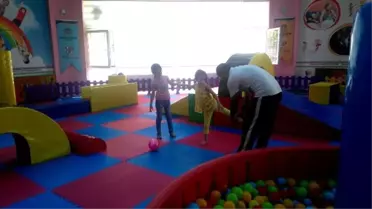 Küçük İkranur Temel Beceri ve Eğitim Merkezinde Hayata Tutunuyor