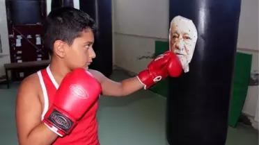 Boks Antrenmanında Fethullah Gülen'i Yumrukluyorlar