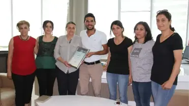 Dereceli Yüzücü Başarısını Eş Başkan Akat ile Paylaştı