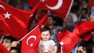 Antalya'da Demokrasi Nöbeti Devam Ediyor