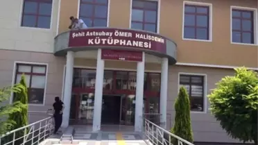 Kütüphaneye 'Şehit Astsubay Ömer Halisdemir'in Adı Verildi