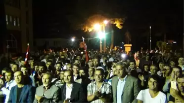 Erciş'te Demokrasi Nöbeti İlk Günkü Heyecanıyla Devam Ediyor
