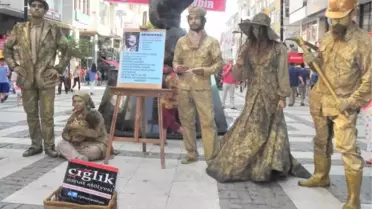 Heykel Adamlar' Bu Kez Demokrasi İçin Durdu